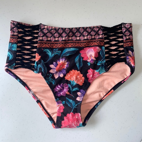 Other - ⭐️$5 SALE⭐️must be bundled
High Waisted Floral Bikini Bottoms W/ Cross Sides